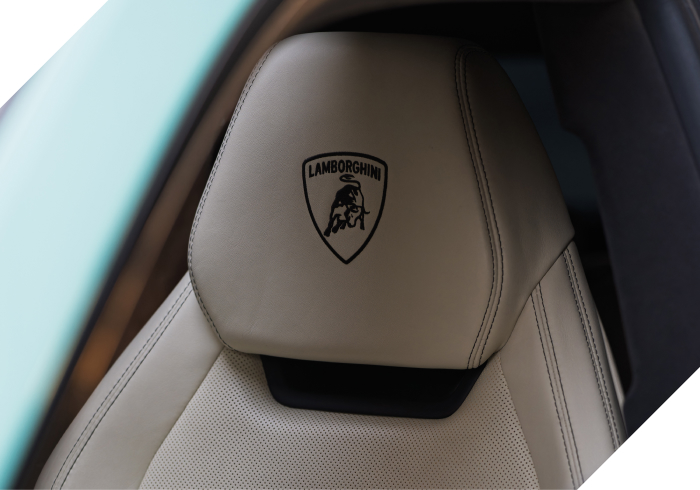 Lamborghini Urus Cyan